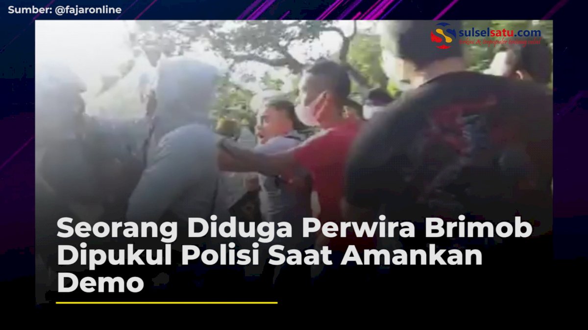 VIDEO: Seorang Diduga Perwira Brimob Dipukul Polisi Saat Amankan Demo