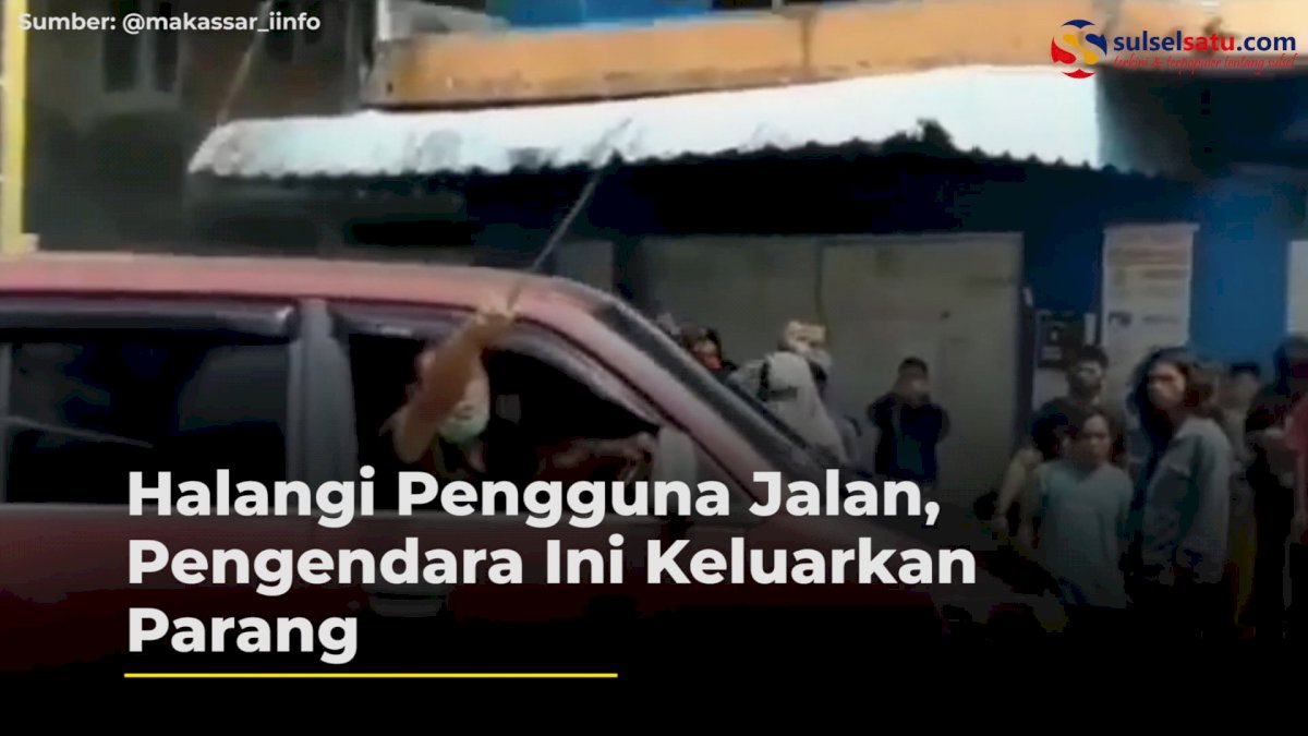 VIDEO: Halangi Pengguna Jalan, Pengendara Ini Keluarkan Parang ke Arah Pendemo