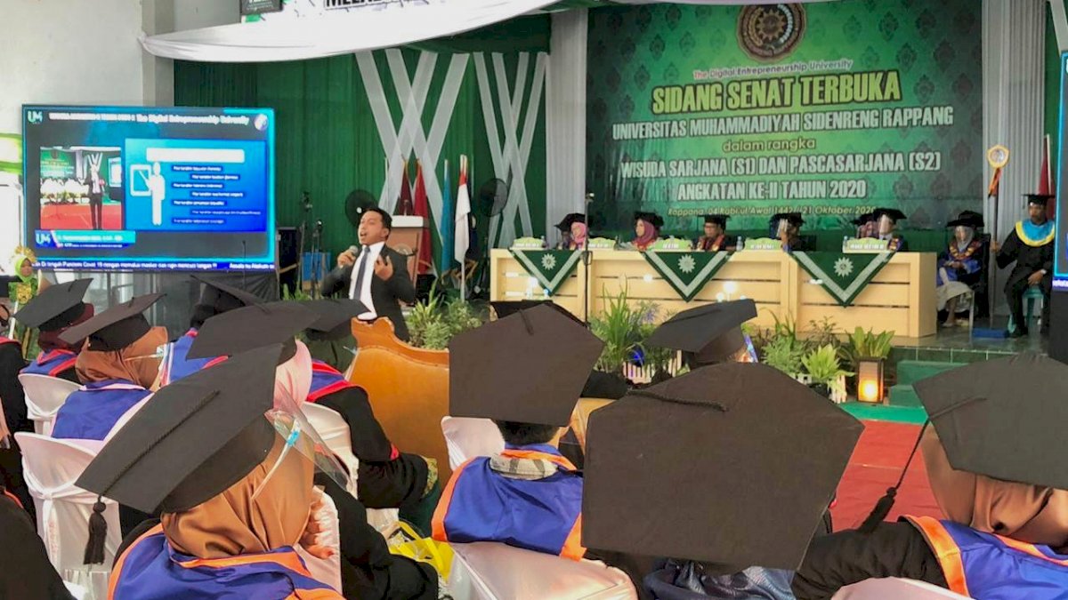 Syaharuddin Alrif Beri Kuliah Umum pada Wisudawan Universitas Muhammadiyah Sidrap