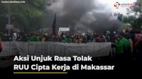 VIDEO: Aksi Unjuk Rasa Tolak RUU Cipta Kerja di Makassar