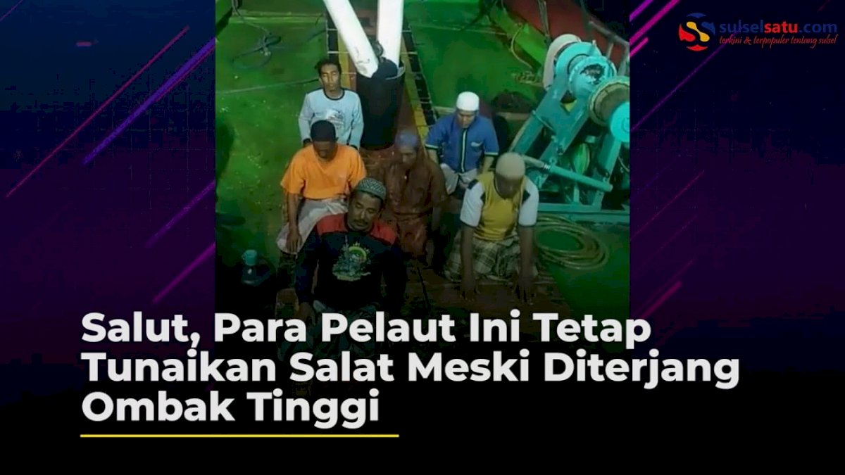 VIDEO: Salut, Para Pelaut Ini Tetap Tunaikan Salat Meski Diterjang Ombak Tinggi