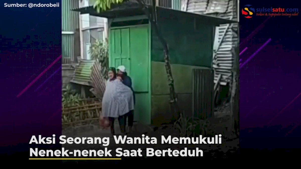 VIDEO: Aksi Seorang Wanita Memukuli Nenek-nenek yang Sedang Berteduh