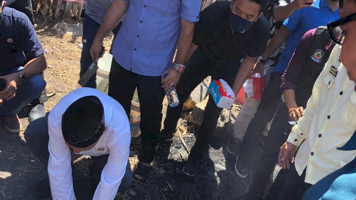 Bupati Jeneponto Letakkan Batu Pertama Pembangunan Masjid Nurul Jihad 