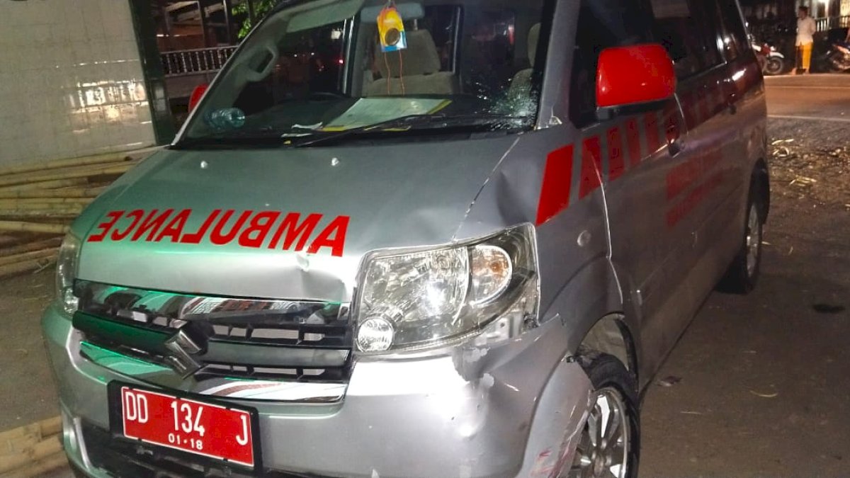 Angkut Jenazah, Mobil Ambulance Tabrak Motor