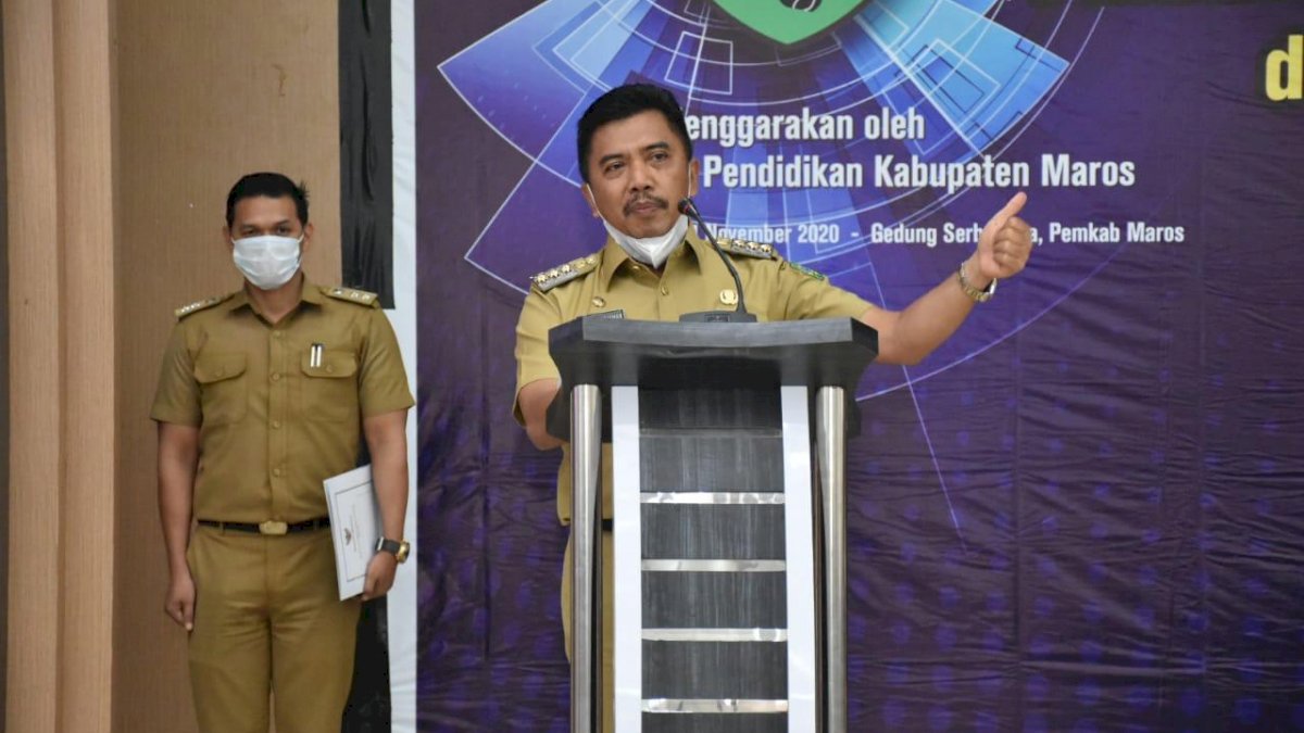 Hatta Rahman Terharu Ceritakan 10 Tahun Masa Kepemimpinannya di Hadapan Para Guru