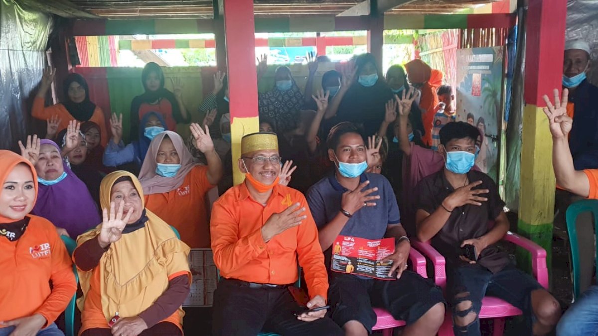Warga Desa Kabba Senang Dapat Kartu Bantuan Rp10 Juta per KK Anir-Lutfi
