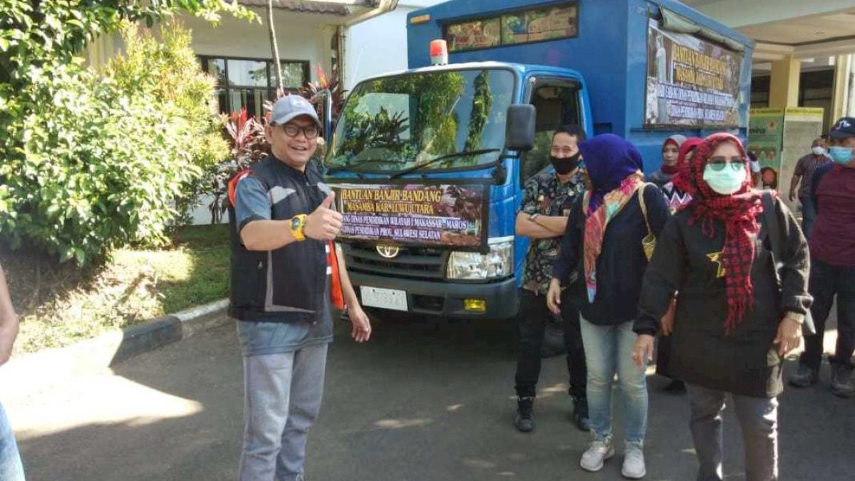 Sekdisdik Sulsel Lepas Bantuan Kemanusiaan Korban Banjir Bandang Masamba