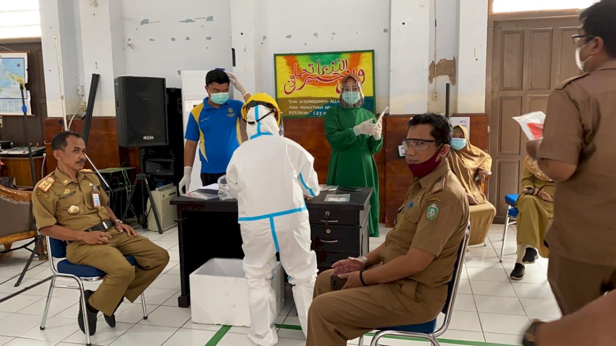 Pegawai Disdik Parepare Swab Massal