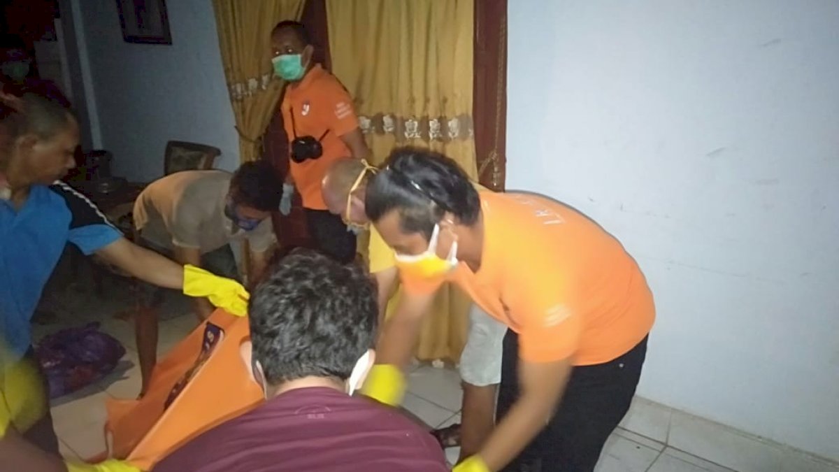 Seorang Nenek Sebatangkara Ditemukan Sudah Membusuk di Rumahnya