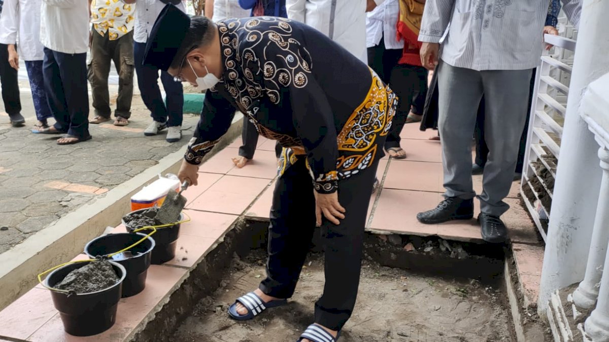 Rektor UNM Lakukan Peletakan Batu Pertama Rumah Tahfiz