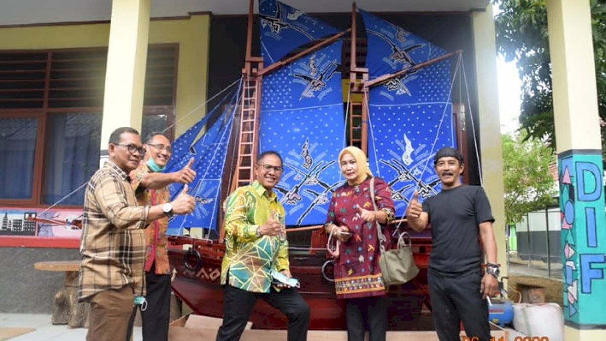 Prof Jufri Takjub Melihat Karya Unggulan Siswa SMKN 3 Gowa