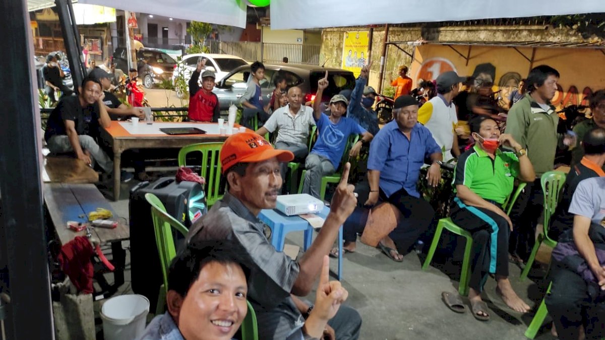 Tim ADAMA’ Bosscu’ dan Warga Nobar di Posko BassiBarania Tamalate Bersatu