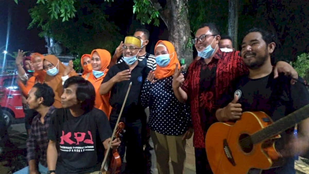 Anir-Lutfi Kompak Nongkrong, Muammar Sendirian di Bambu Runcing