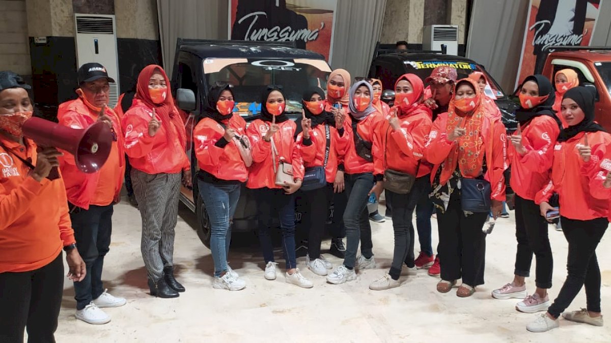 Blusukan di Tallo dan Ujung Tanah, Ribuan Relawan Danny-Fatma Bagi Masker