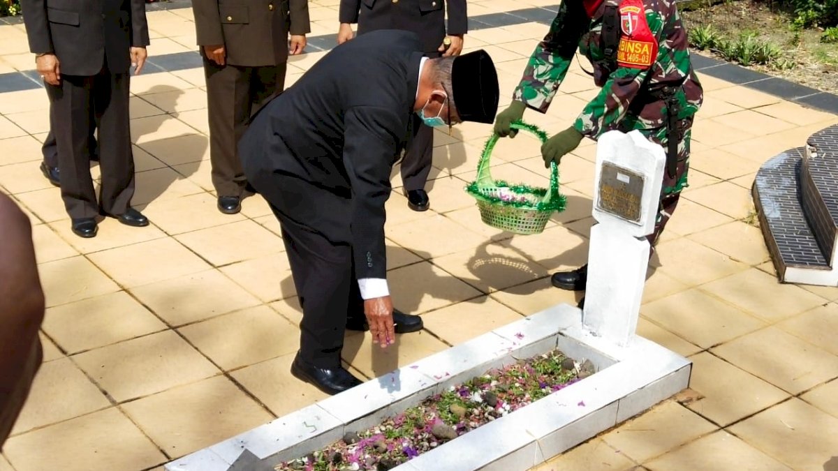 Peringati Hari Pahlawan, Pemkot Parepare Gelar Upacara Hingga Tabur Bunga