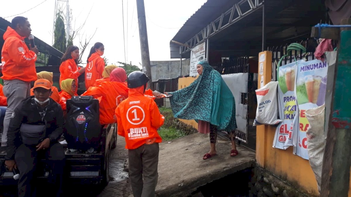 Selain Bagi Masker, Infanteri Bassi Barania Edukasi Warga Gunakan Hak Pilih