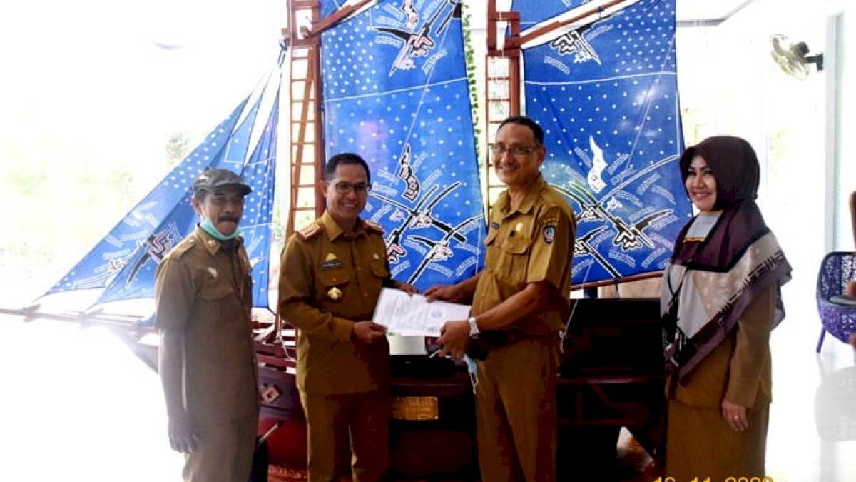 Reflika Phinisi SMKN 3 Gowa Berlabuh di Lobby Disdik Sulsel