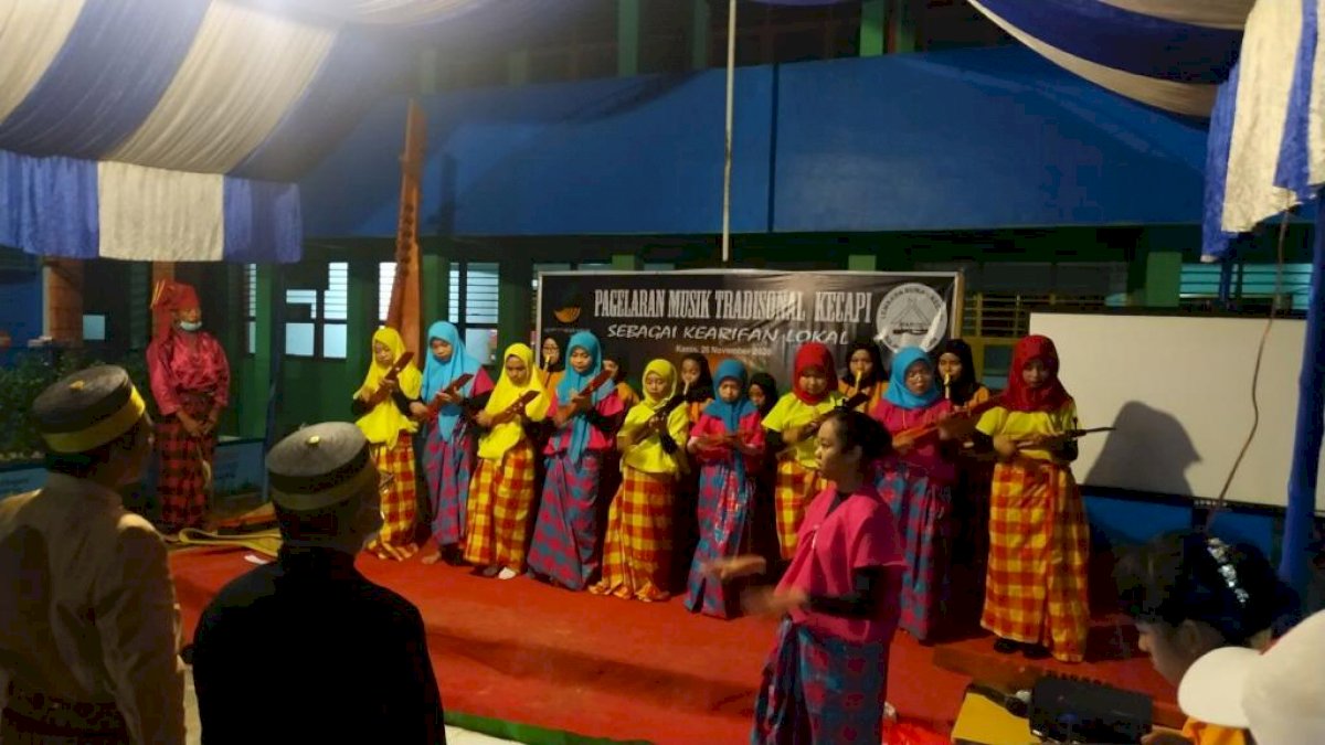 Rumah Kecapi Maros Gelar Pageleran Musik Tradisional Bagi Pelajar