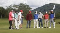 Rehat Sejenak Kampanye, Appi Main Golf Bareng 200 Golfer Makassar