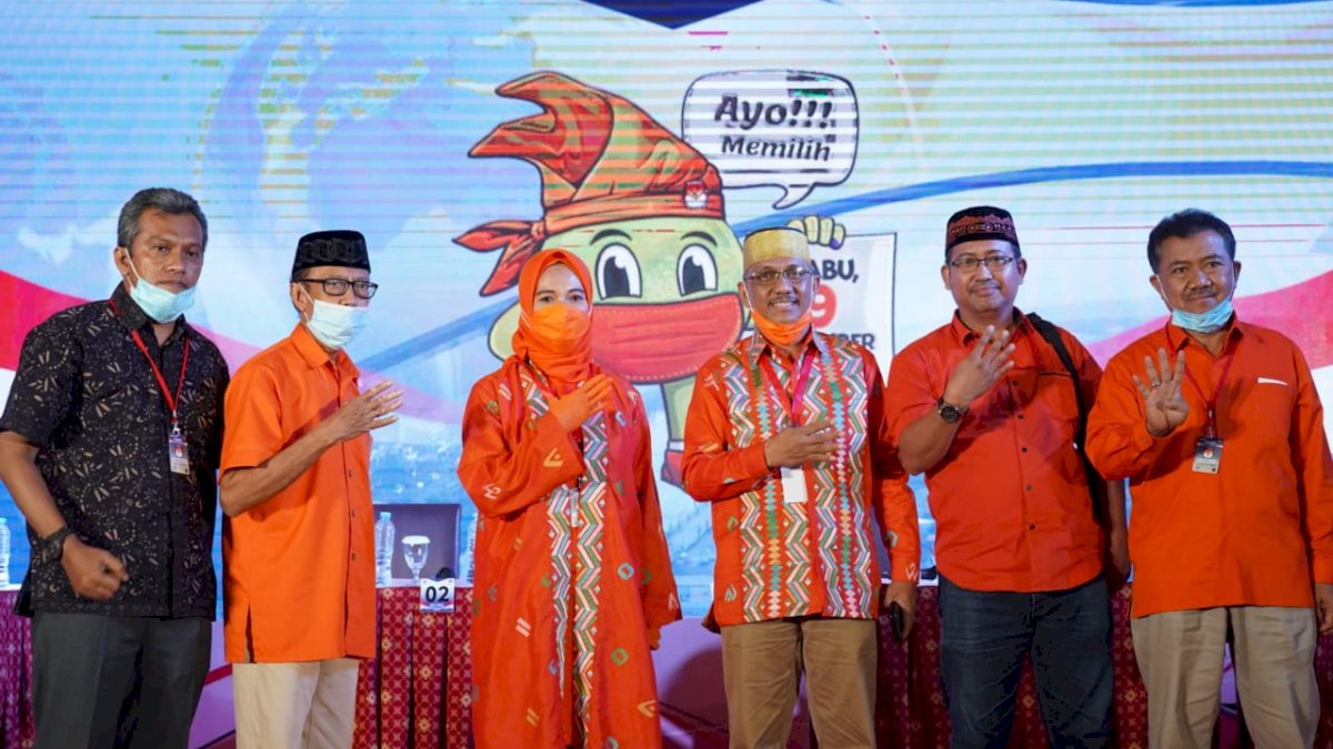 Siap Tampil di Debat Pamungkas, Anir-Lutfi Pakai Kostum Khas Pangkep