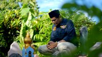 Suardi Saleh Ziarah ke Makam Orang Tuanya Jelang Pencoblosan
