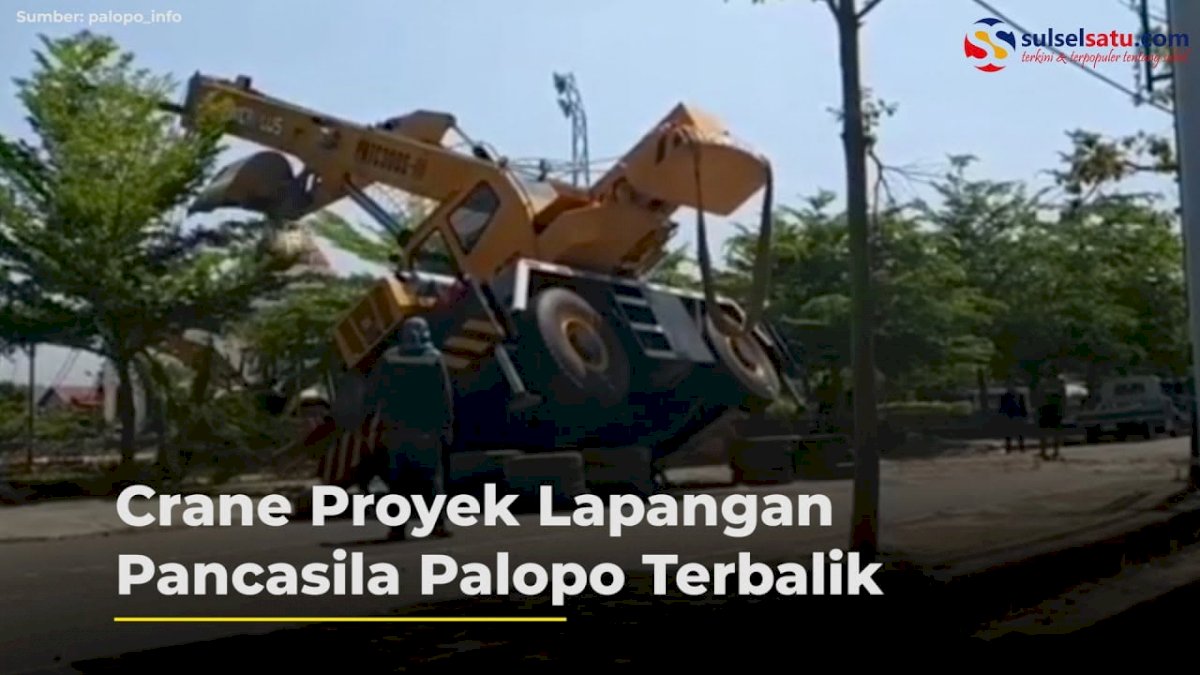 VIDEO: Mobil Crane Proyek Lapangan Pancasila Palopo Terbalik