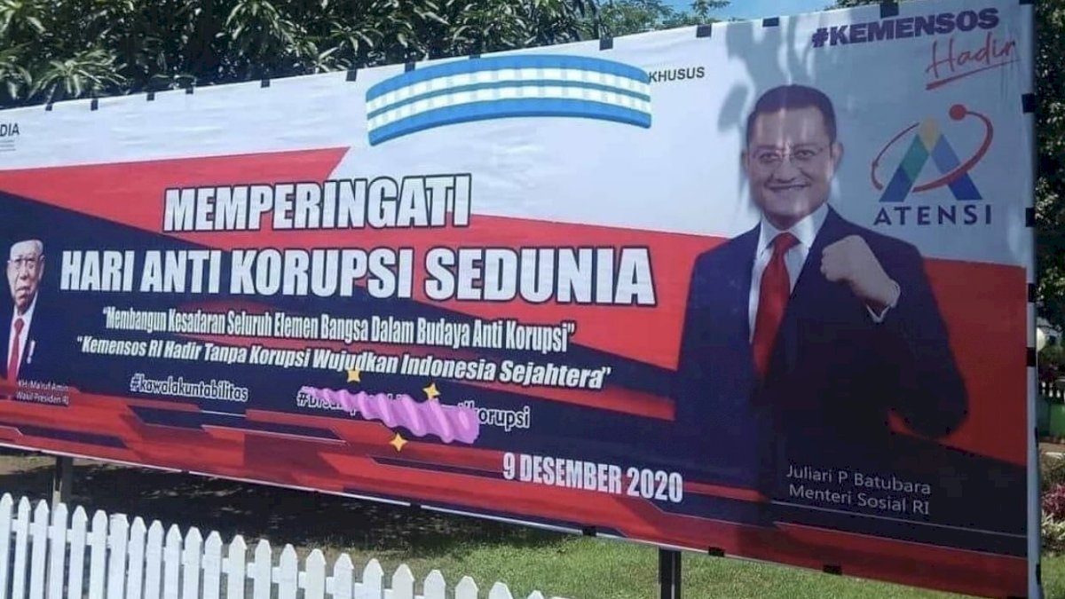 Heboh Spanduk Juliari Batubara di Hari Antikorupsi, Netizen: Terlanjur Dipesan