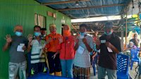 Warga Pulau Ramai-ramai Dapatkan Kartu Anir-Lutfi