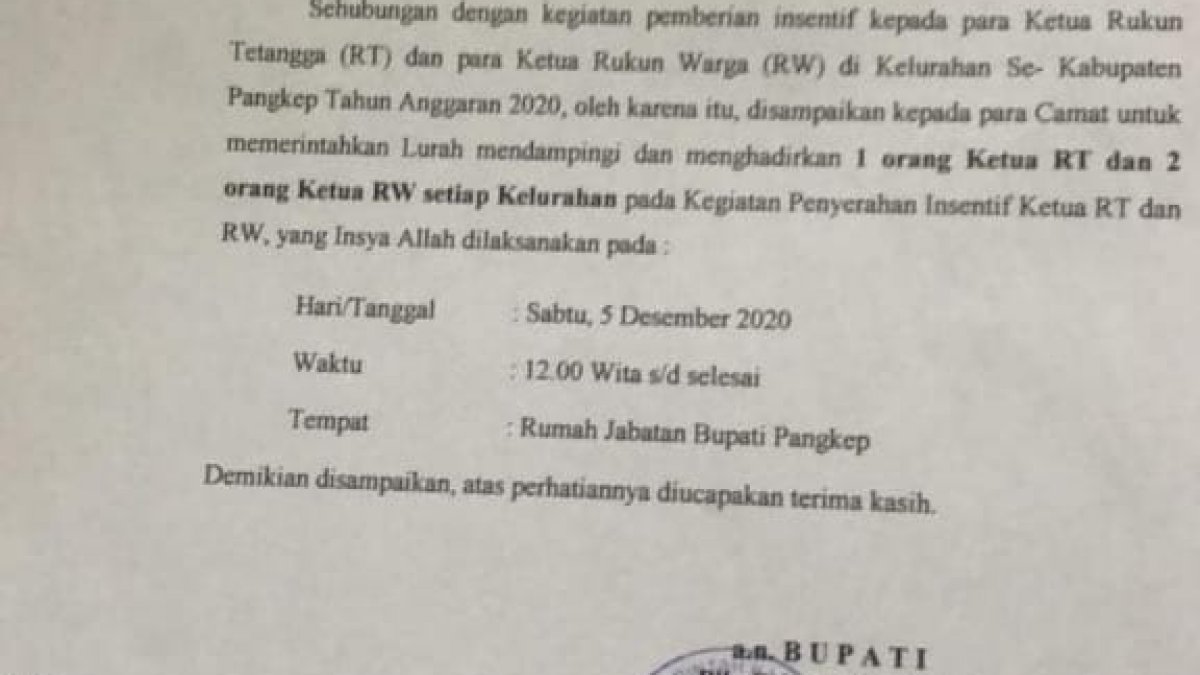 Pemkab Pangkep Serahkan Insentif Ketua RT/RW Jelang Pencoblosan Pilkada