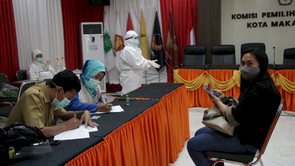 Pastikan Petugasnya Bebas Covid-19, KPU Makassar Gelar Rapid Test Massal