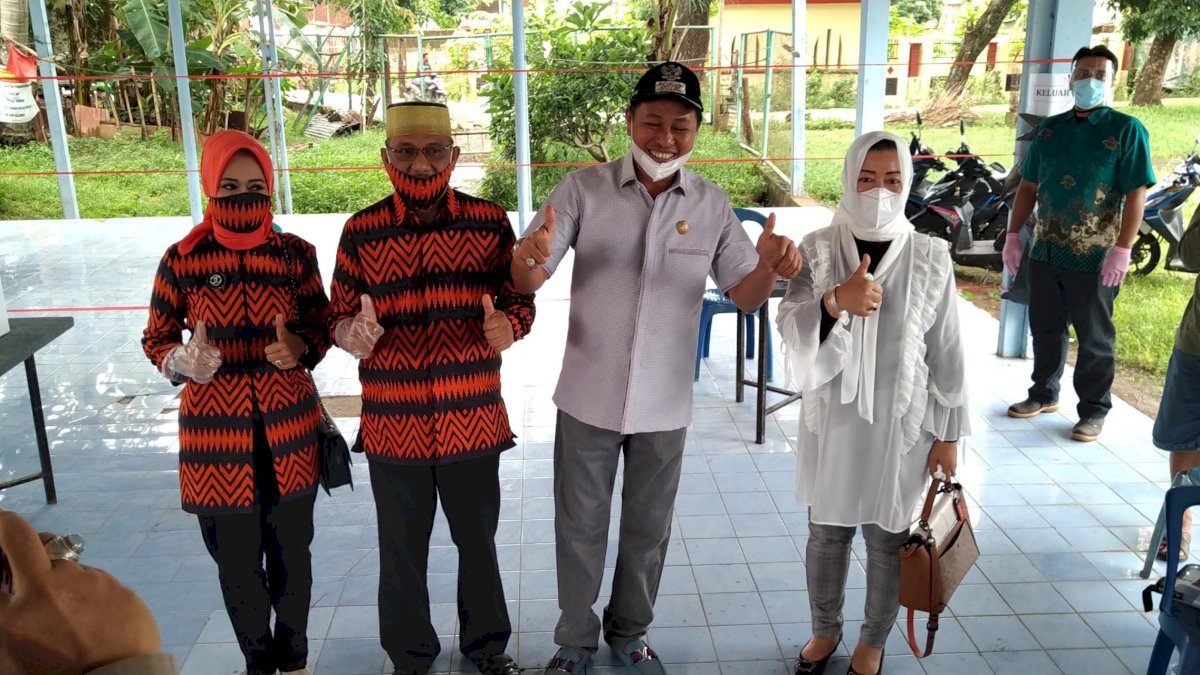 Lutfi Hanafi Ajak Bupati Pangkep Foto Bareng Usai Nyoblos di TPS
