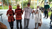Lutfi Hanafi Ajak Bupati Pangkep Foto Bareng Usai Nyoblos di TPS