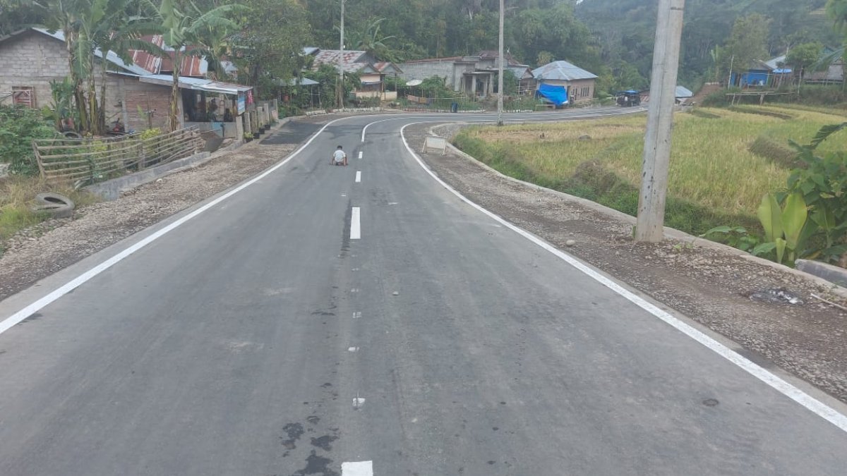 Puluhan Tahun Berlumpur, Kini Ruas Jalan Palampang-Botolempangan Sinjai Beraspal