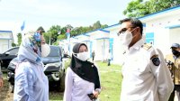 Nurdin Abdullah Serahkan 50 Unit Rumah Hunian Tetap ke Korban Banjir Masamba