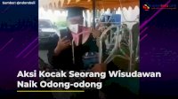 VIDEO: Aksi Kocak Seorang Wisudawan Naik Odong-odong