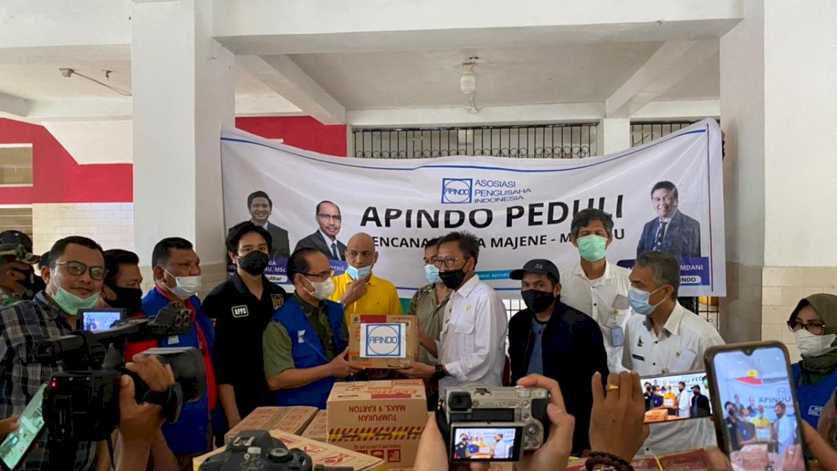 Apindo Sulsel Salurkan Bantuan di 11 Titik Bencana Sulbar