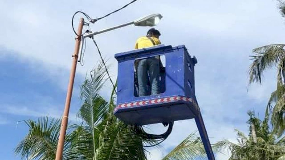 Taufan Pawe Minta Warga Laporkan Lampu Jalan Mati