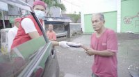 Terus Tebar Kebaikan, Anir Peduli Bagi-bagi Makanan