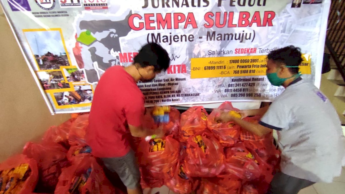 Prihatin, Jurnalis Peduli Sulbar Salurkan 150 Paket Bantuan