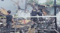 Tim Labfor Polda Sulsel Olah TKP di Lokasi Kebakaran yang Menewaskan 6 Orang