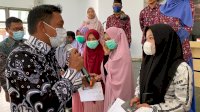 Tak Hanya Peduli Petani, Syaharuddin Alrif Juga Bantu Mahasiswa