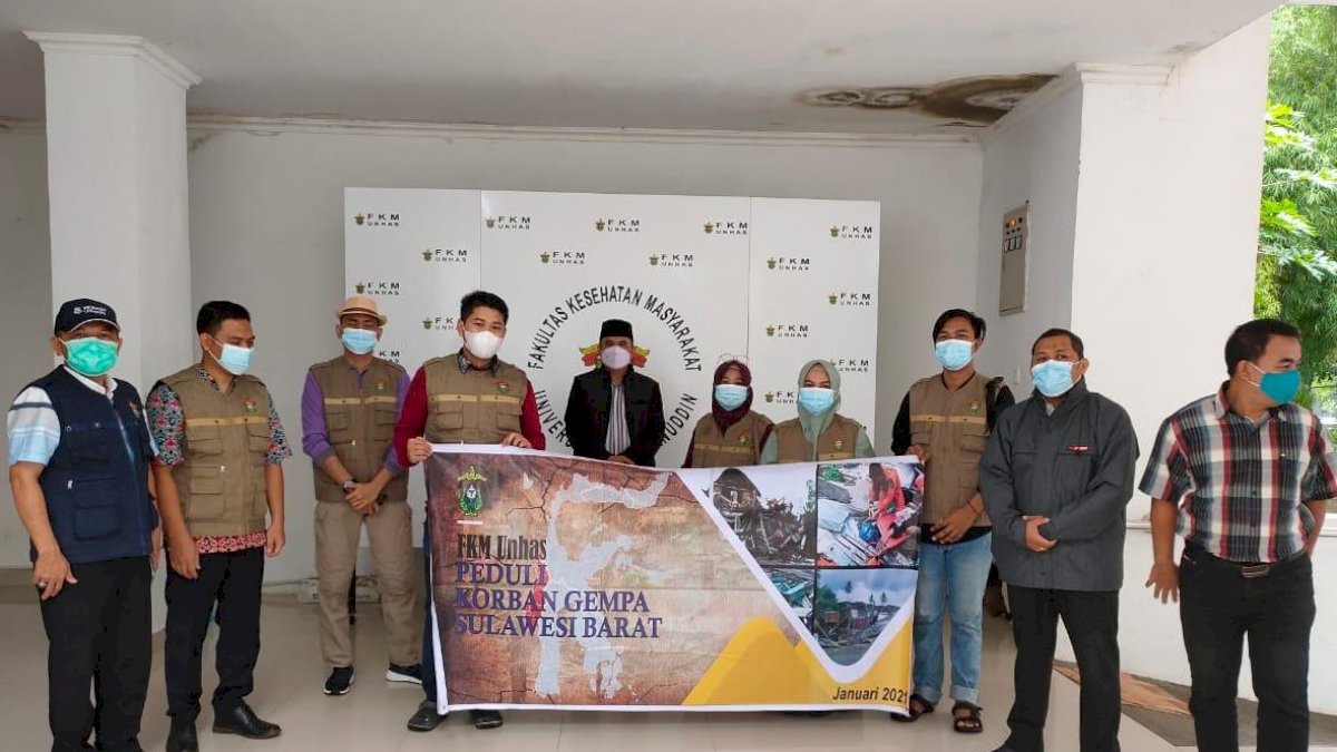 Relawan FKM Unhas Test Antigen Sebelum ke Lokasi Bencana