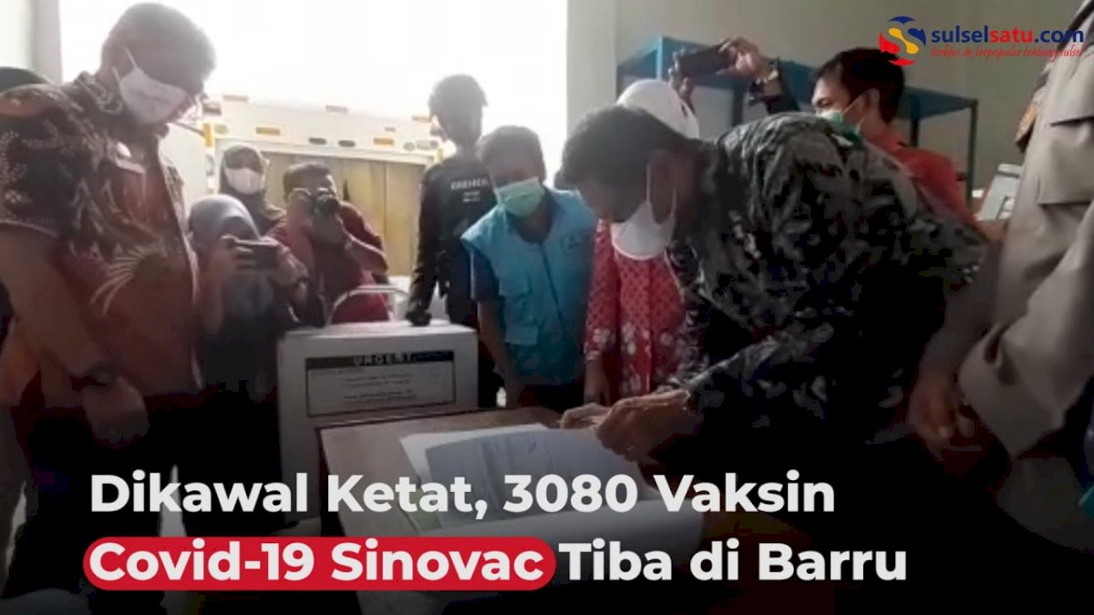 VIDEO: Dikawal Ketat, 3080 Vaksin Covid-19 Sinovac Tiba di Barru