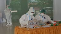 Tim Satgas Unhas Gelar Tes Swab PCR