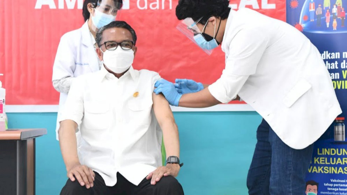 Semakin Bugar dan Percaya Diri, Nurdin Abdullah Kembali Divaksin