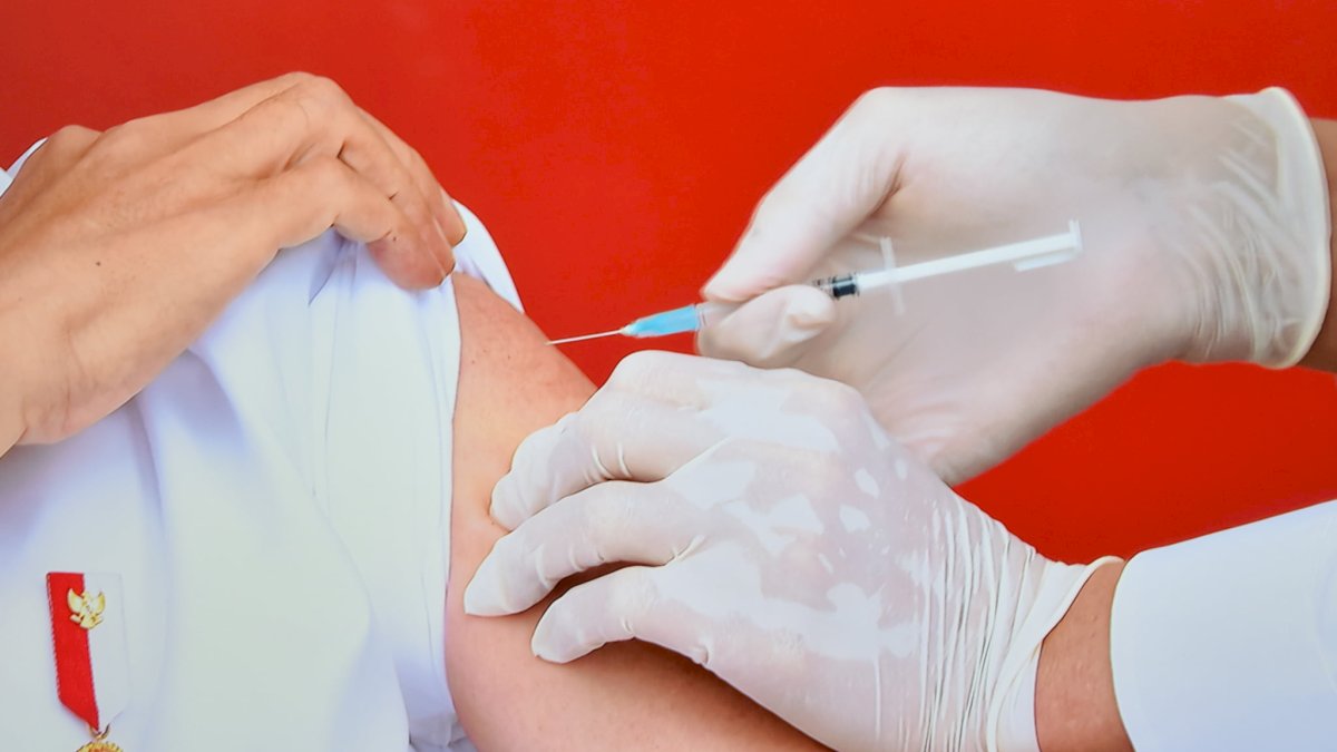 BPOM Setujui Vaksin untuk Lansia, Tapi Harus Hati-hati