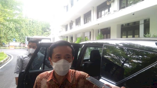 Pj Walikota Makassar Rudy Djamaluddin memberi keterangan usai mencopot Kadis Pariwisata, Rusmayani Majid dan membentuk tim percepatan pencairan dana hibah pariwisata, di Balaikota Makassar, Kamis (4/2/2021). 