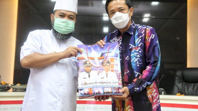 Walikota Bengkulu Helmi Hasan dan Pj Walikota Makassar Rudy Djamaluddin. 