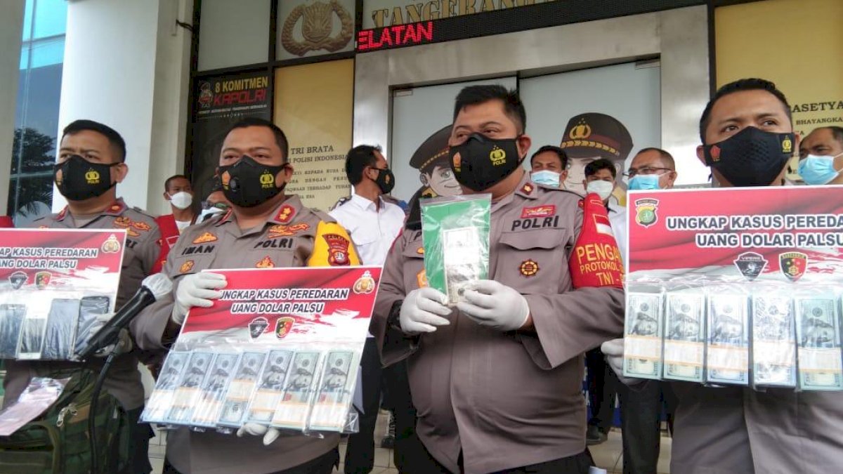 Polisi Gagalkan Peredaran Uang Dollar Palsu Senilai 2,13 Miliar