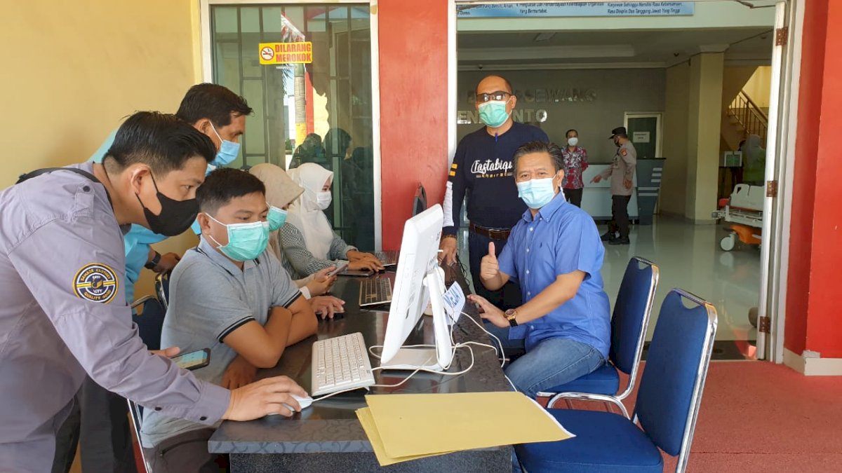 Dinkes Jeneponto Gelar Vaksinisasi di RSUD Latopas, Direktur Pertama Disuntik